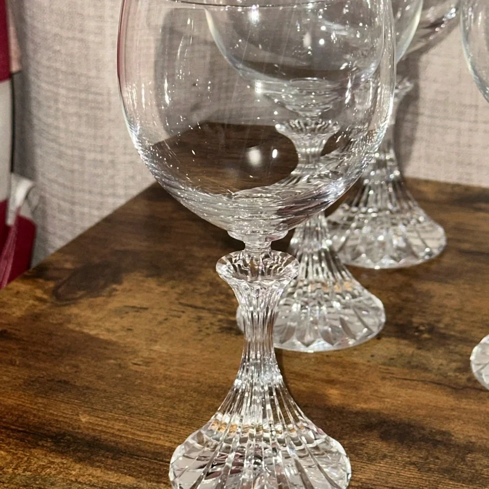 Mikasa "The Ritz" Wine Glasses - Picture 3 of 10